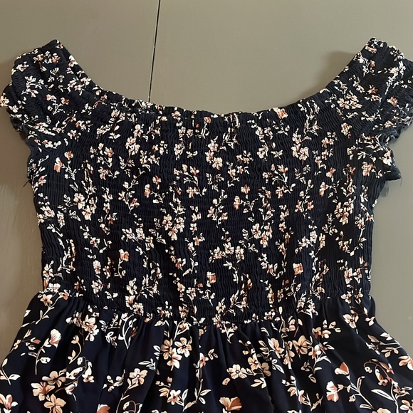 Smocked floral midi dress - Picture 3 of 5